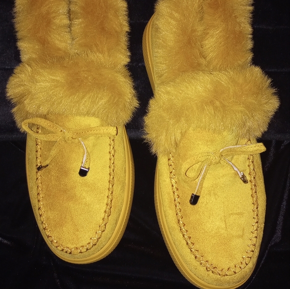 Comfy MOCCASINS - Picture 12 of 14